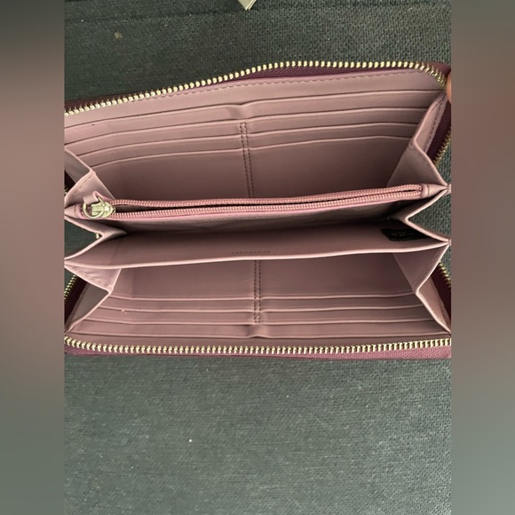 Purple Coach patten leather large wallet - Picture 3 of 4